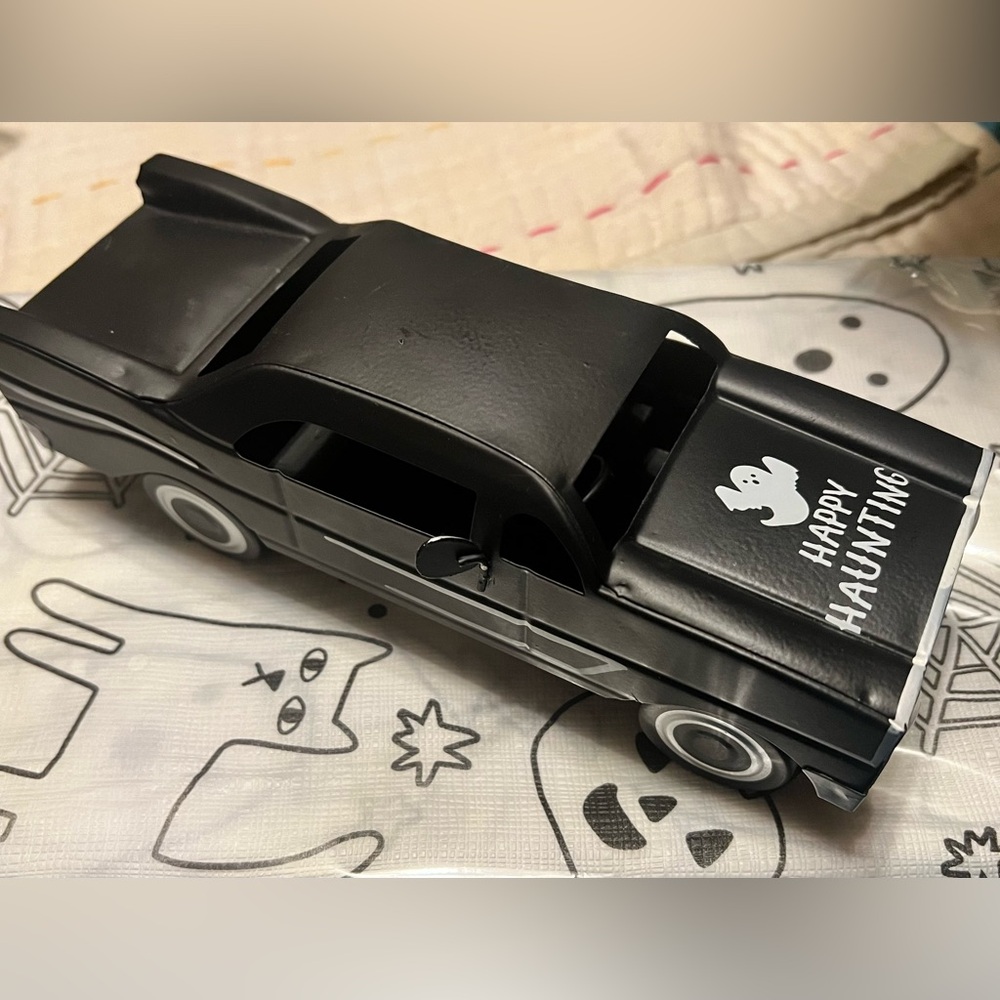 Target Halloween 2022 Hyde and Eek Metal Car
Tires don't move
New with tags